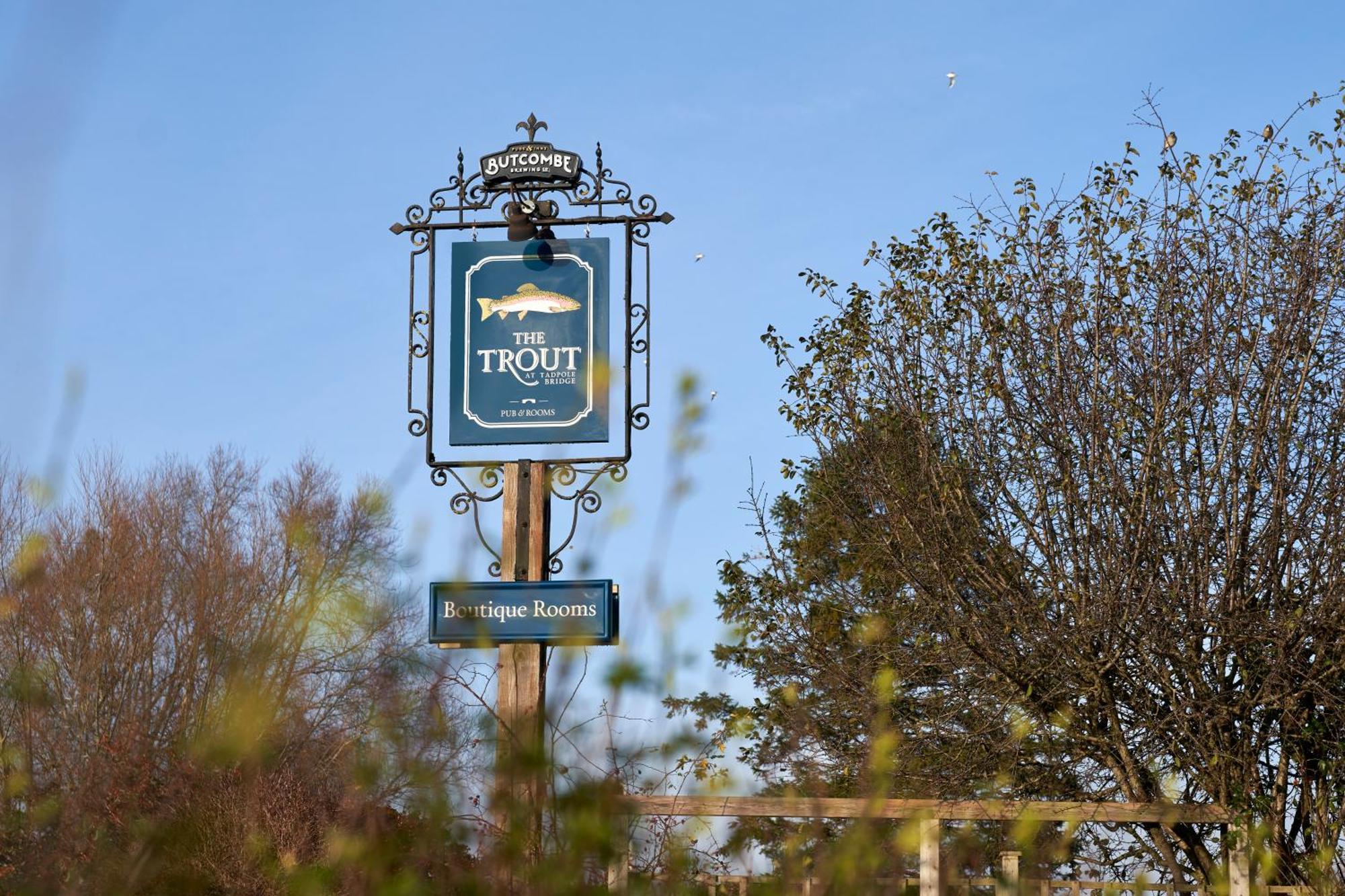 The Trout At Tadpole Bridge Hotel Фарингдън Екстериор снимка