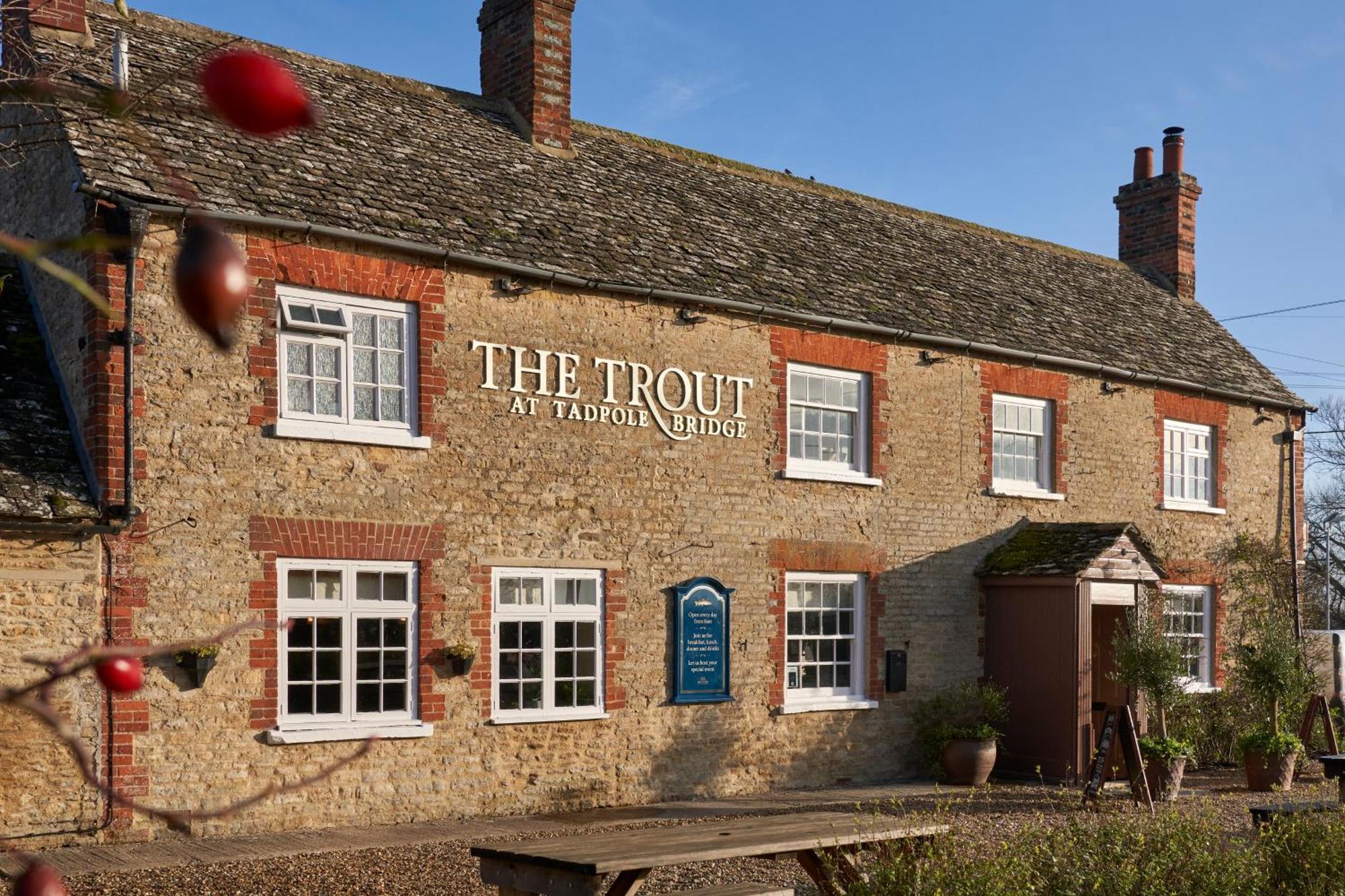 The Trout At Tadpole Bridge Hotel Фарингдън Екстериор снимка